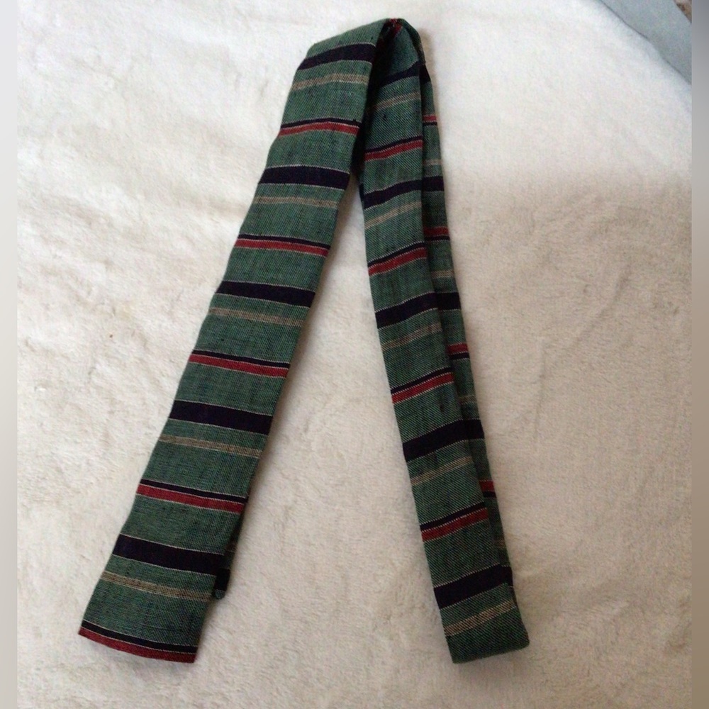 Rare find
1960s ROOSTER linen Skinny Tie | PIPS Ivy League
